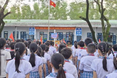 sinh hoạt dưới cờ “Mỗi tuần một câu chuyện đẹp, một cuốn sách hay, một tấm gương sáng” chào mừng kỉ niệm 81 năm ngày thành lập Quân đội nhân dân Việt Nam (22/12/1944-22/12/2025).
