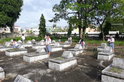 Liên đội phối hợp cùng chi đoàn trường ra quân dọn vệ sinh và thắp hương nghĩa trang liệt sĩ xã Tịnh Thiện