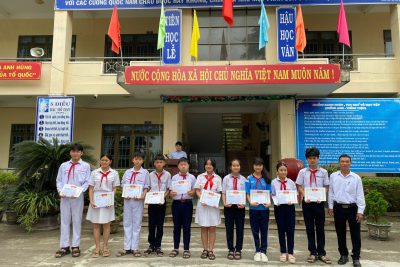 Trao thưởng HSG cấp trường và Hội thi chỉ huy đội giỏi – Phụ trách sao giỏi cấp trường