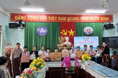Liên đội đã tiếp nhận vật phẩm hỗ trợ đồng bào các tỉnh miền trung bị ảnh hưởng bão lũ